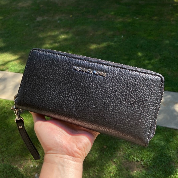 Michael Kors Black Pebbled Leather Large Zipper Wallet Wristlet Silver Hardware - Picture 11 of 17
